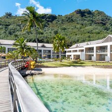 Moorea Cooks Bay Hotel Pontoon