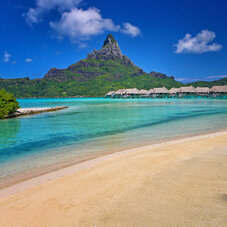 Air Tahiti Nui Hotel overwater bungalows EOtt