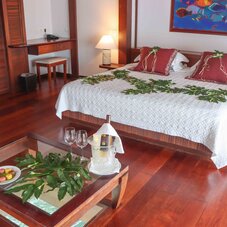 manava_moorea_vin