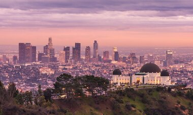 Los Angeles depuis l'observatoire Griffith Vue de la ville de Los Angeles au crépuscule depuis l'observatoire Griffith