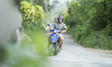 atn-illust-_0021_02_secondary_huahine_01501.jpg Air Tahiti Nui Scooter TTourisme
