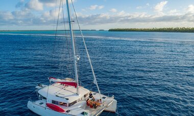 Catamaran Catamaran aux alentours de l'île de Tetiaroa