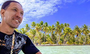 Teheiura Teahui sur un motu dans les îles de Tahiti