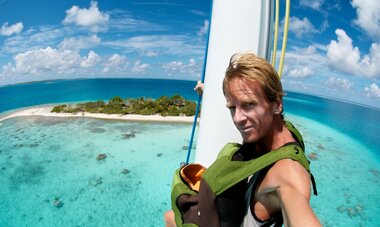 Tim McKenna faisant du kitesurf