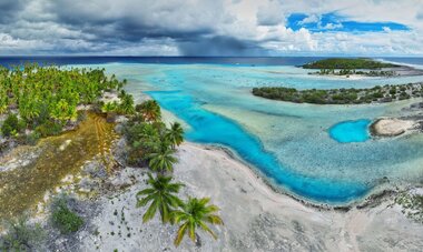 Amanu, Tuamotu Vue aérienne sur l'île d'Amanu aux Tuamotu