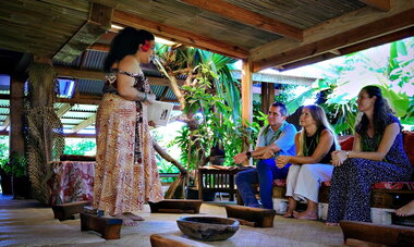 Hinatea Colombani Hinatea Colombani donnant un cours à des touristes