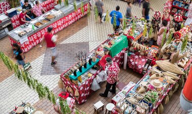 Marché de Papeete stands